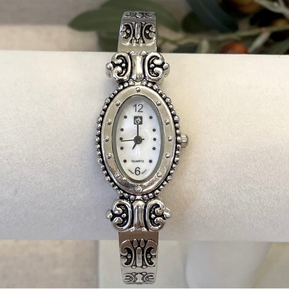 Accessories - Vintage Silver Tone Butterfly Motif Small Watch